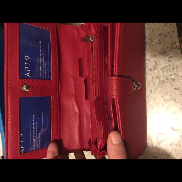 👀🎀BRAND NEW KOHL'S RED REAL LEATHER WALLET👀🎀 - Picture 2 of 4